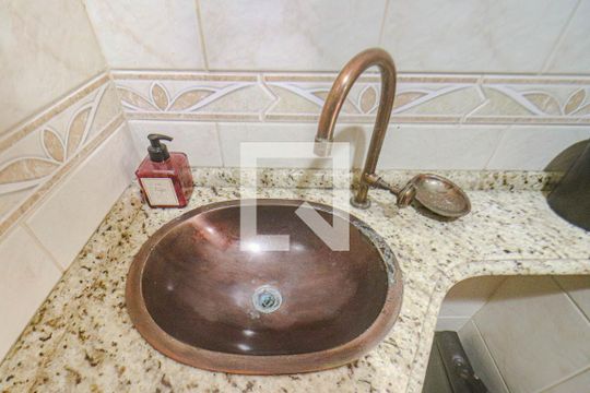 Lavabo de casa de condomínio à venda com 2 quartos, 147m² em Sarandi, Porto Alegre