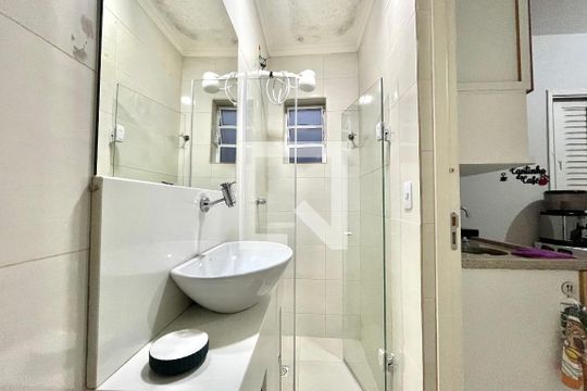 Banheiro de kitnet/studio à venda com 1 quarto, 18m² em Jardim Oriental, São Paulo