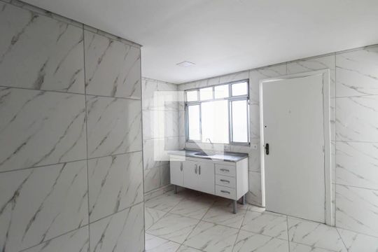 Cozinha de casa para alugar com 2 quartos, 60m² em Vila Alpina, São Paulo