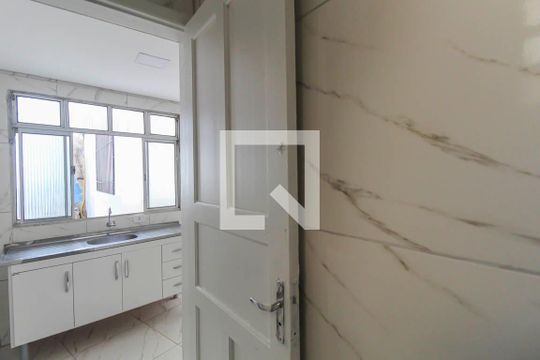 Banheiro de casa para alugar com 2 quartos, 60m² em Vila Alpina, São Paulo
