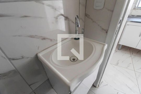 Banheiro de casa para alugar com 2 quartos, 60m² em Vila Alpina, São Paulo