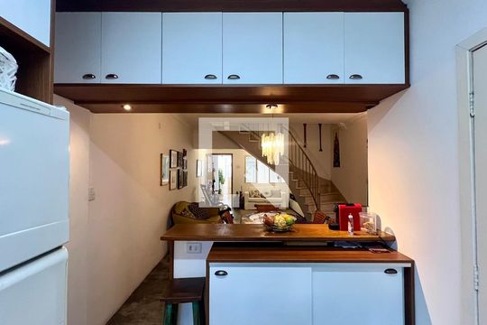 Cozinha de casa para alugar com 2 quartos, 150m² em Sumaré, São Paulo
