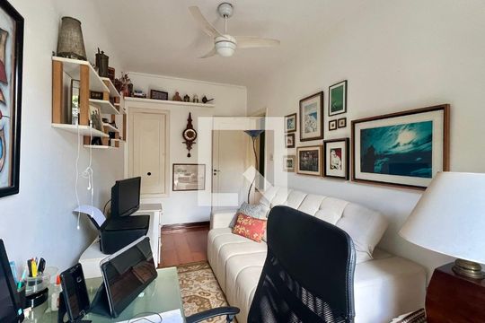 Quarto 1 de casa para alugar com 2 quartos, 150m² em Sumaré, São Paulo