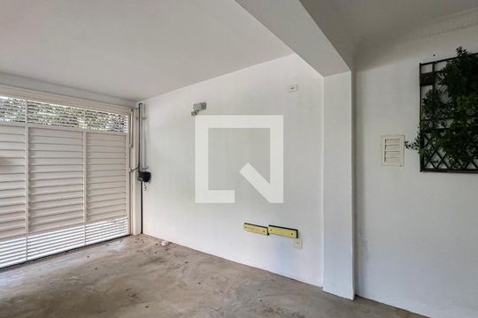 Garagem de casa para alugar com 2 quartos, 150m² em Sumaré, São Paulo