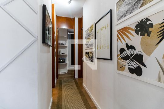 Corredor de apartamento à venda com 2 quartos, 58m² em Parque Bristol, São Paulo