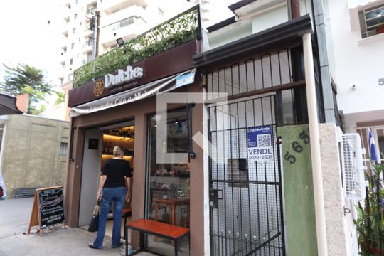 Fachada de casa à venda com 3 quartos, 200m² em Vila Mariana, São Paulo