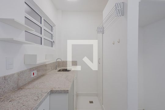 Cozinha e Área de Serviço de apartamento à venda com 1 quarto, 50m² em Pinheiros, São Paulo