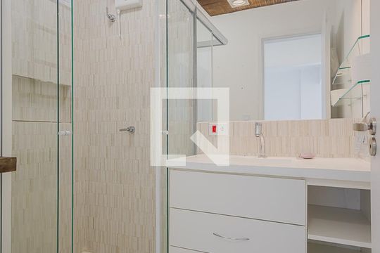 Banheiro de apartamento à venda com 1 quarto, 50m² em Pinheiros, São Paulo