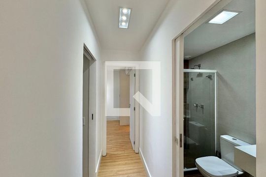 Corredor de apartamento à venda com 3 quartos, 135m² em Barra da Tijuca, Rio de Janeiro