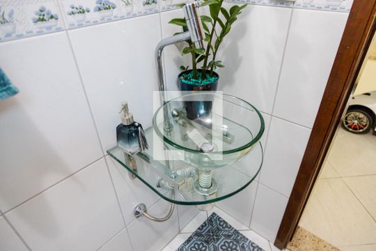 Lavabo de casa à venda com 3 quartos, 199m² em Vila Curuçá, Santo André