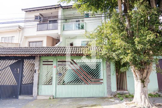 Fachada de casa à venda com 3 quartos, 199m² em Vila Curuçá, Santo André