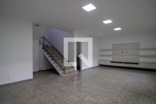Casa de Condomínio à venda com 4 quartos, 120m² em Vargem Pequena, Rio de Janeiro