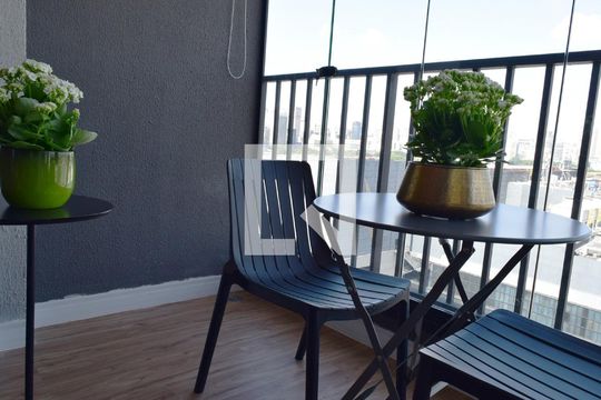 Varanda de kitnet/studio para alugar com 1 quarto, 34m² em Pinheiros, São Paulo