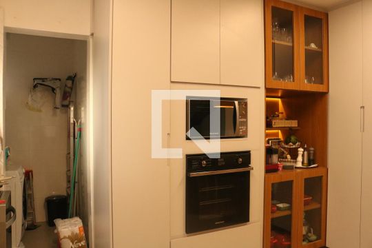 Cozinha de apartamento à venda com 3 quartos, 200m² em Vila Hamburguesa, São Paulo