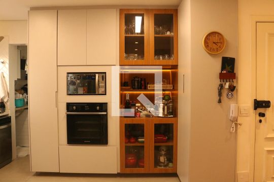 Cozinha de apartamento à venda com 3 quartos, 200m² em Vila Hamburguesa, São Paulo