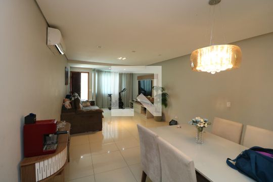Sala de casa à venda com 3 quartos, 190m² em Chácara Mafalda, São Paulo
