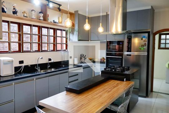 Cozinha de casa à venda com 4 quartos, 300m² em City Bussocaba, Osasco