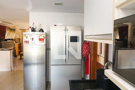 Cozinha de casa para alugar com 3 quartos, 308m² em Partenon, Porto Alegre