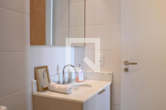 Banheiro da Suite de apartamento à venda com 2 quartos, 56m² em Vila Nair, São Paulo