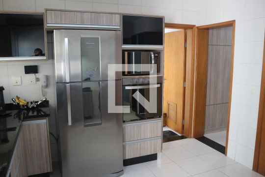 Cozinha de apartamento à venda com 3 quartos, 254m² em Santo Antônio, São Caetano do Sul
