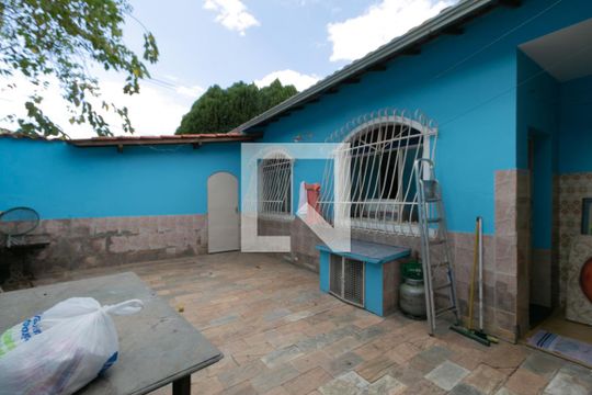 Área Externa de casa à venda com 4 quartos, 455m² em Minas Caixa, Belo Horizonte