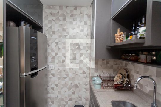 Cozinha de apartamento para alugar com 1 quarto, 40m² em Vila Castelo, São Paulo