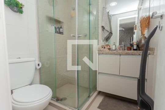 Banheiro de apartamento para alugar com 1 quarto, 40m² em Vila Castelo, São Paulo
