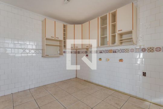 Cozinha de apartamento à venda com 3 quartos, 107m² em Vila Ipiranga, Porto Alegre