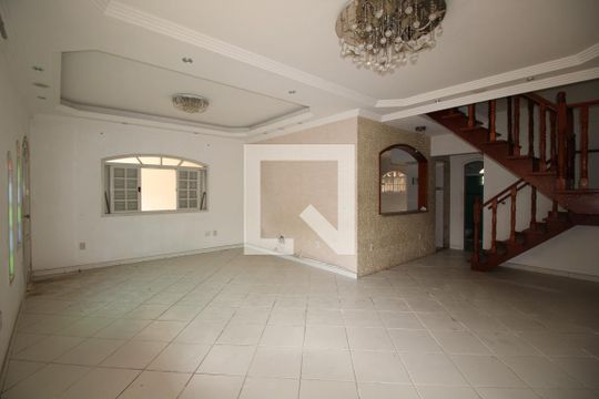 Casa de Condomínio à venda com 5 quartos, 240m² em Taquara, Rio de Janeiro