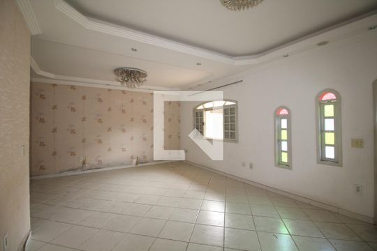 Sala de casa de condomínio à venda com 5 quartos, 240m² em Taquara, Rio de Janeiro