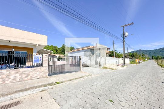 Fachada de apartamento para alugar com 1 quarto, 35m² em Ingleses do Rio Vermelho, Florianópolis