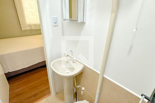 Banheiro de apartamento para alugar com 1 quarto, 35m² em Ingleses do Rio Vermelho, Florianópolis