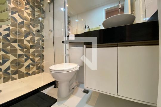 Banheiro de apartamento para alugar com 1 quarto, 100m² em Rio Vermelho, Salvador