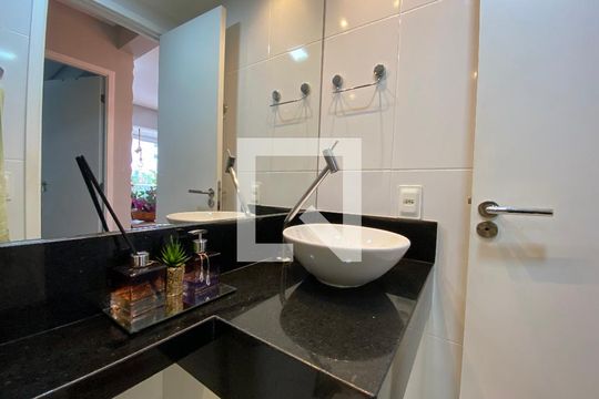 Banheiro de apartamento para alugar com 1 quarto, 100m² em Rio Vermelho, Salvador