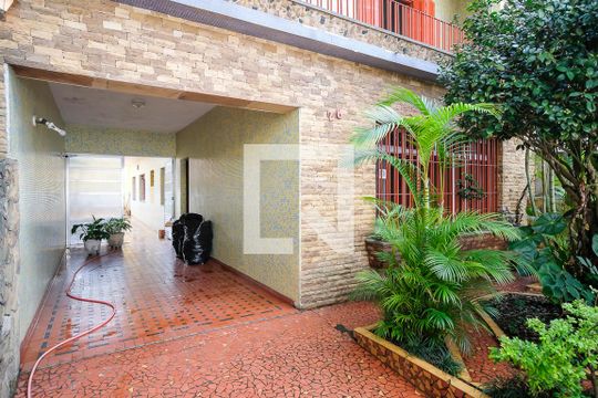 Garagem e quintal de casa à venda com 6 quartos, 250m² em Vila Mariza, São Bernardo do Campo