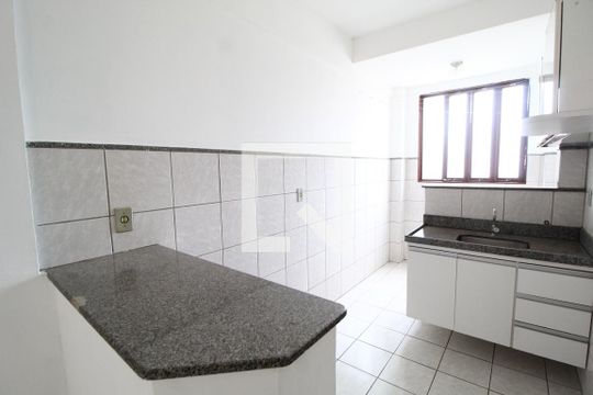 Cozinha de apartamento para alugar com 2 quartos, 50m² em Santa Mônica, Uberlândia