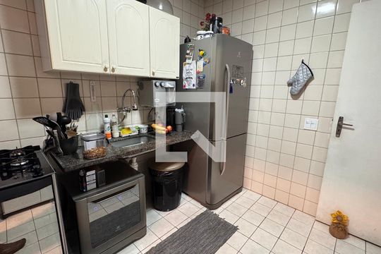 Cozinha de apartamento à venda com 2 quartos, 60m² em Jardim Pauliceia, Campinas