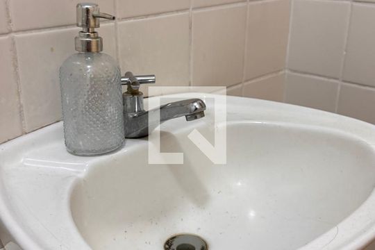 Banheiro de apartamento à venda com 2 quartos, 60m² em Jardim Pauliceia, Campinas