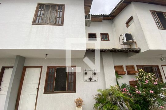 Fachada de casa à venda com 2 quartos, 60m² em Taquara, Rio de Janeiro