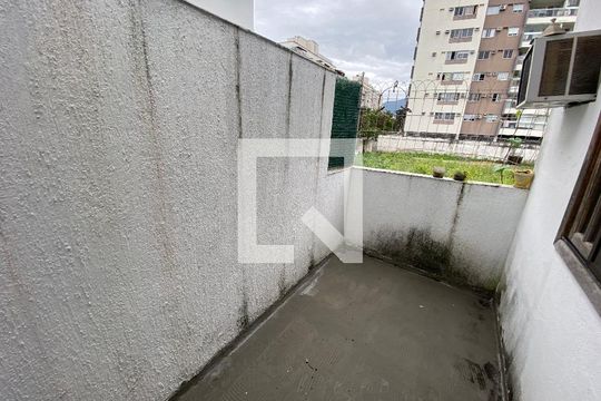 Área Privativa de casa à venda com 2 quartos, 60m² em Taquara, Rio de Janeiro