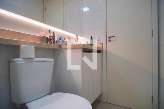 Banheiro de apartamento para alugar com 2 quartos, 58m² em Rincão, Novo Hamburgo