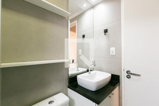 Detalhe do banheiro de apartamento para alugar com 2 quartos, 52m² em Vila Santana, São Paulo