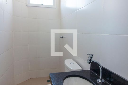 Banheiro da Suíte de apartamento para alugar com 2 quartos, 54m² em Nova Uberlândia, Uberlândia