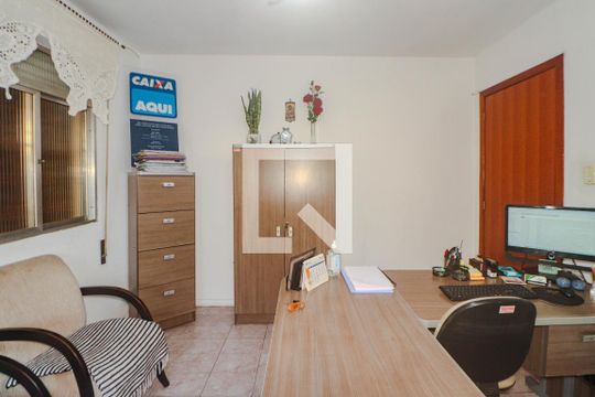 Escritório de casa à venda com 3 quartos, 150m² em São Sebastião, Porto Alegre