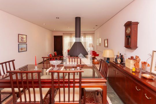 Sala de casa de condomínio à venda com 4 quartos, 250m² em Jardim Itapeva, São Paulo