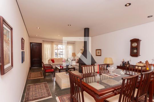 Sala de casa de condomínio à venda com 4 quartos, 250m² em Jardim Itapeva, São Paulo