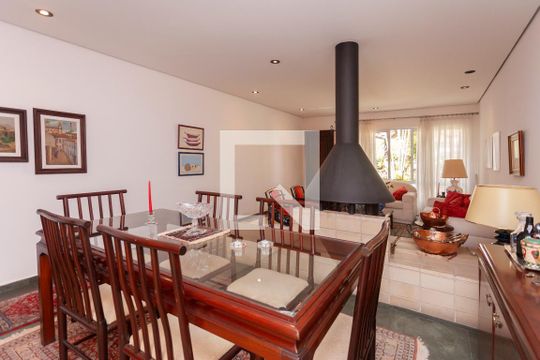 Sala de casa de condomínio à venda com 4 quartos, 250m² em Jardim Itapeva, São Paulo