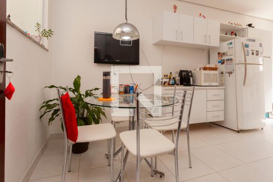 Cozinha de casa de condomínio à venda com 4 quartos, 250m² em Jardim Itapeva, São Paulo