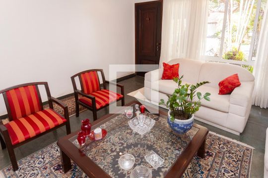 Sala de casa de condomínio à venda com 4 quartos, 250m² em Jardim Itapeva, São Paulo