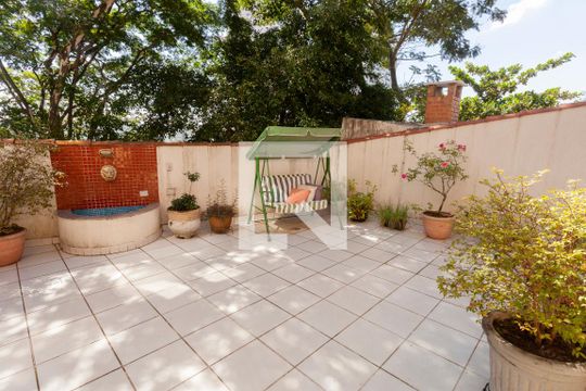 Quintal de casa de condomínio à venda com 4 quartos, 250m² em Jardim Itapeva, São Paulo